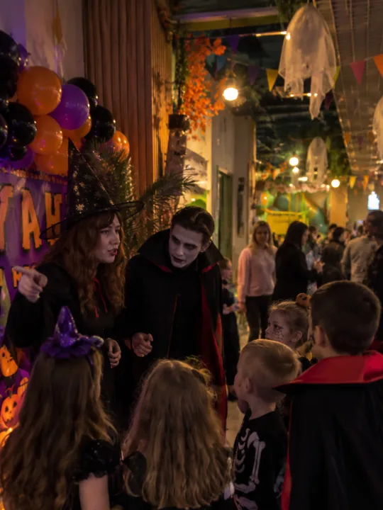 Гости праздника Halloween в МАНГО